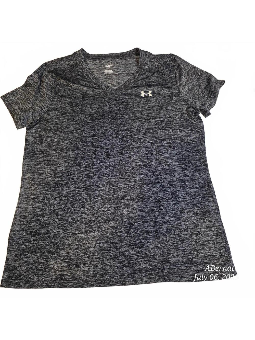 Under Armour Women's Medium Loose  V-Neck Athletic T-Shirt